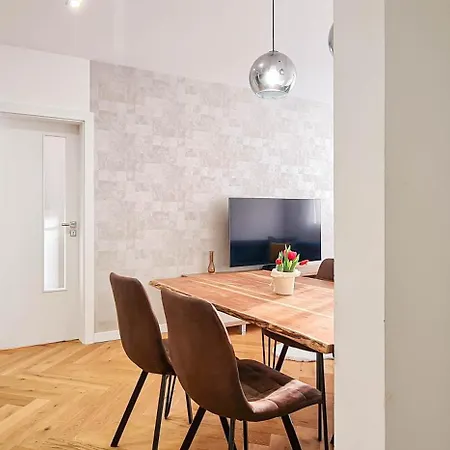 Modern In كَشّا